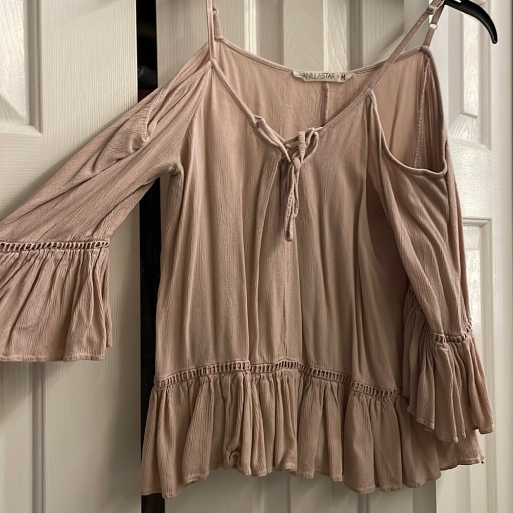 VanillaStar Open shoulder pink shirt
